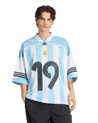 camiseta deportiva de argentina 2 330x413 - Camiseta deportiva de Argentina